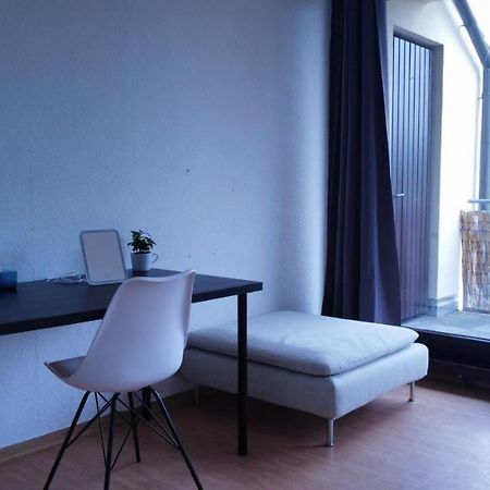 Budget Suite Mit Balkon - Privatzimmer In Wohnung - Netflix & Minibar Inklusive Koblenz  Bagian luar foto