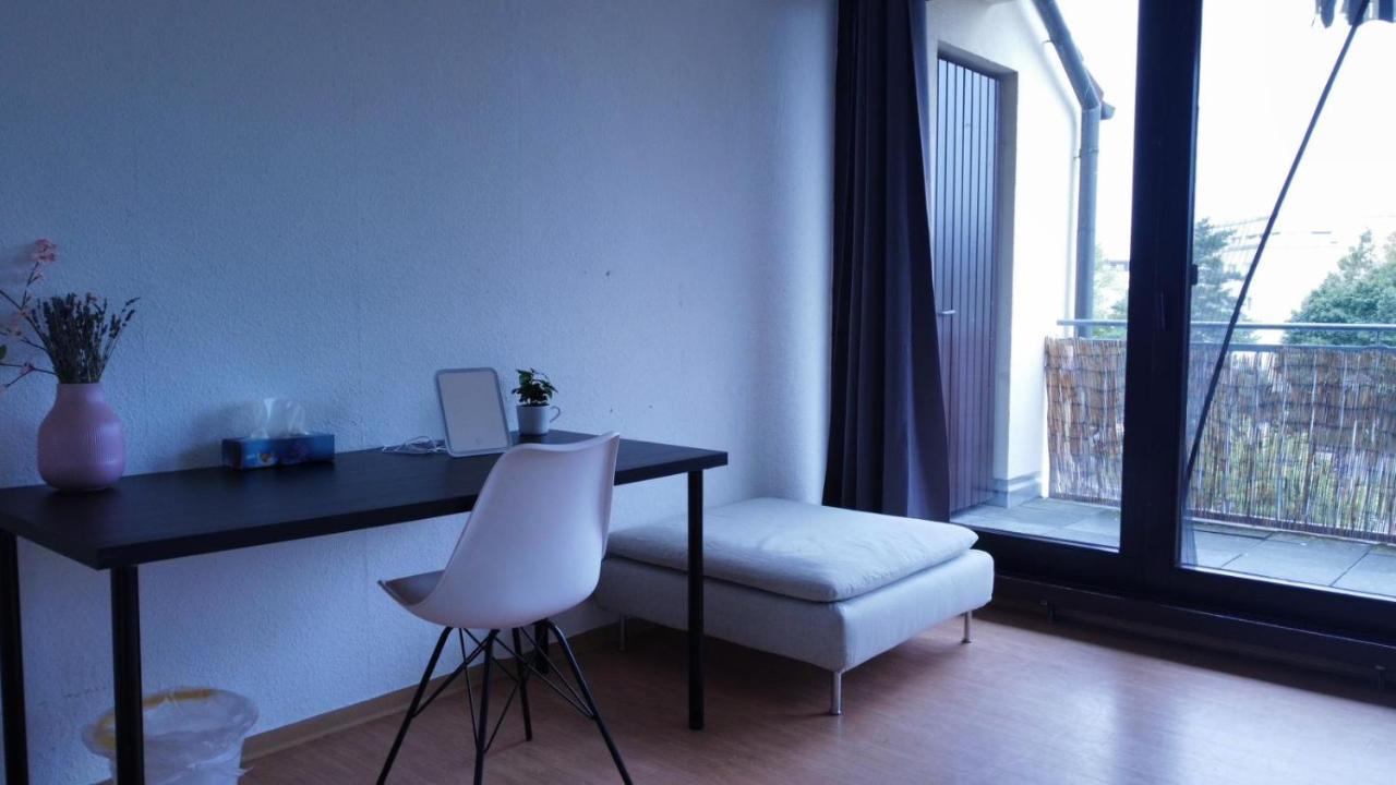 Budget Suite Mit Balkon - Privatzimmer In Wohnung - Netflix & Minibar Inklusive Koblenz  Bagian luar foto
