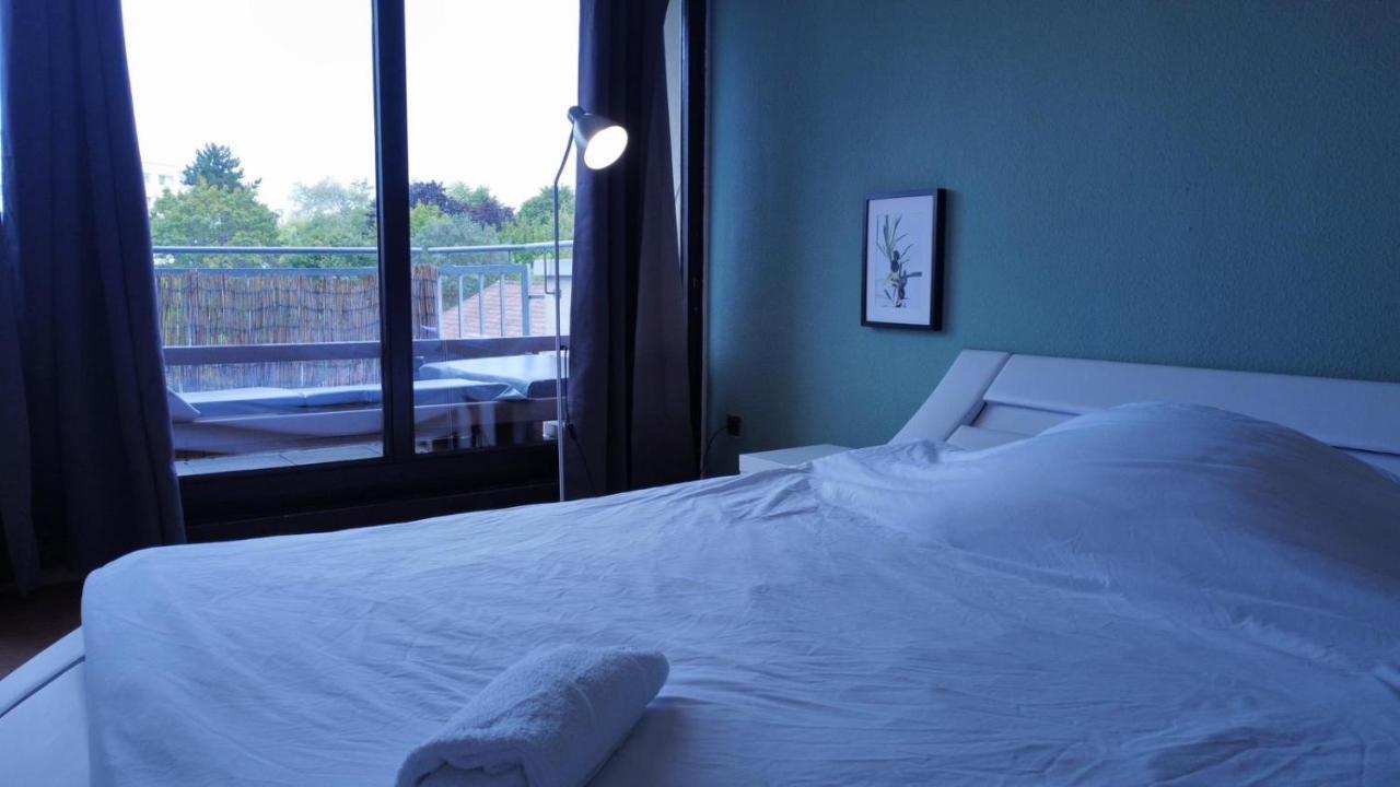 Budget Suite Mit Balkon - Privatzimmer In Wohnung - Netflix & Minibar Inklusive Koblenz  Bagian luar foto
