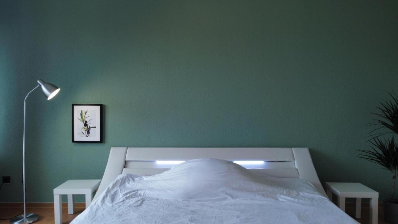 Budget Suite Mit Balkon - Privatzimmer In Wohnung - Netflix & Minibar Inklusive Koblenz  Bagian luar foto