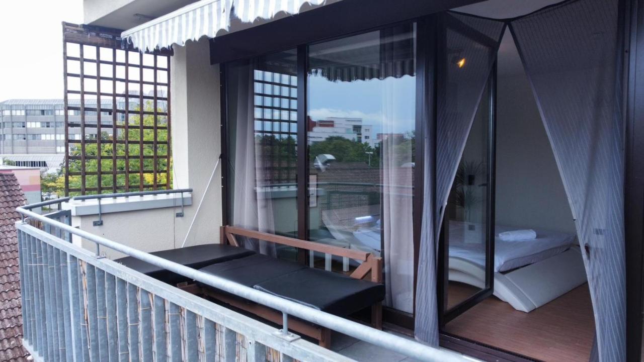 Budget Suite Mit Balkon - Privatzimmer In Wohnung - Netflix & Minibar Inklusive Koblenz  Bagian luar foto