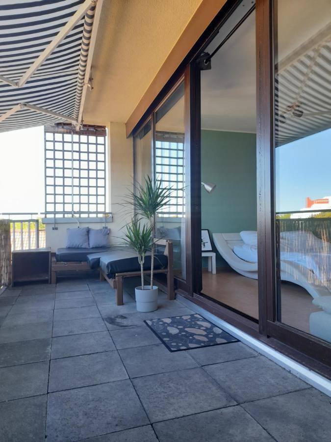 Budget Suite Mit Balkon - Privatzimmer In Wohnung - Netflix & Minibar Inklusive Koblenz  Bagian luar foto
